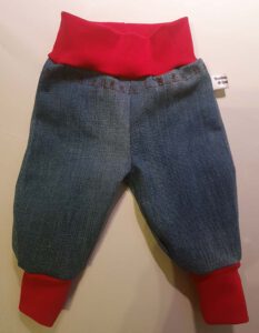 Babyjeans Upcycling, Akzentfarbe rot